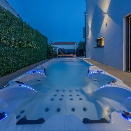 Villa Roma Sauna And Hydrotherapy Pool Trogir Exterior foto